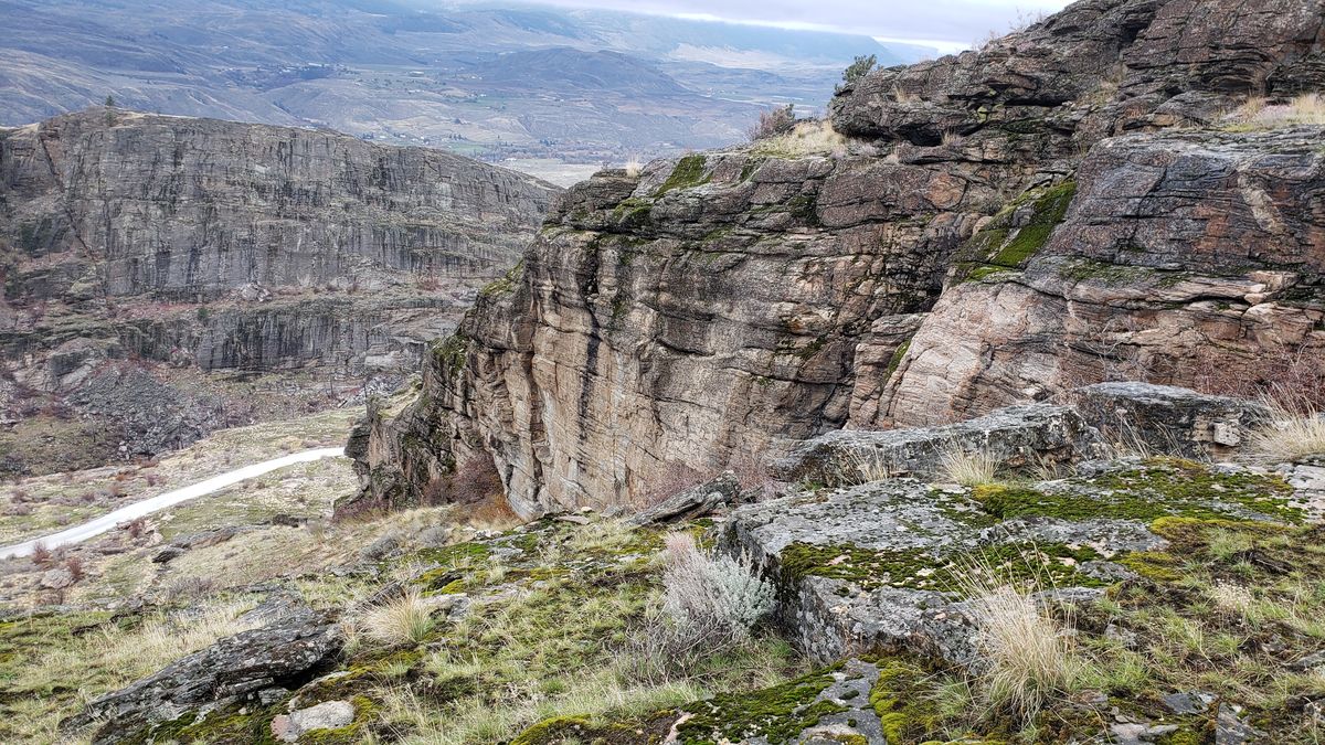 Wide view of the Okanogan Valley in fall showing the landscape surrounding McLaughlin Canyon